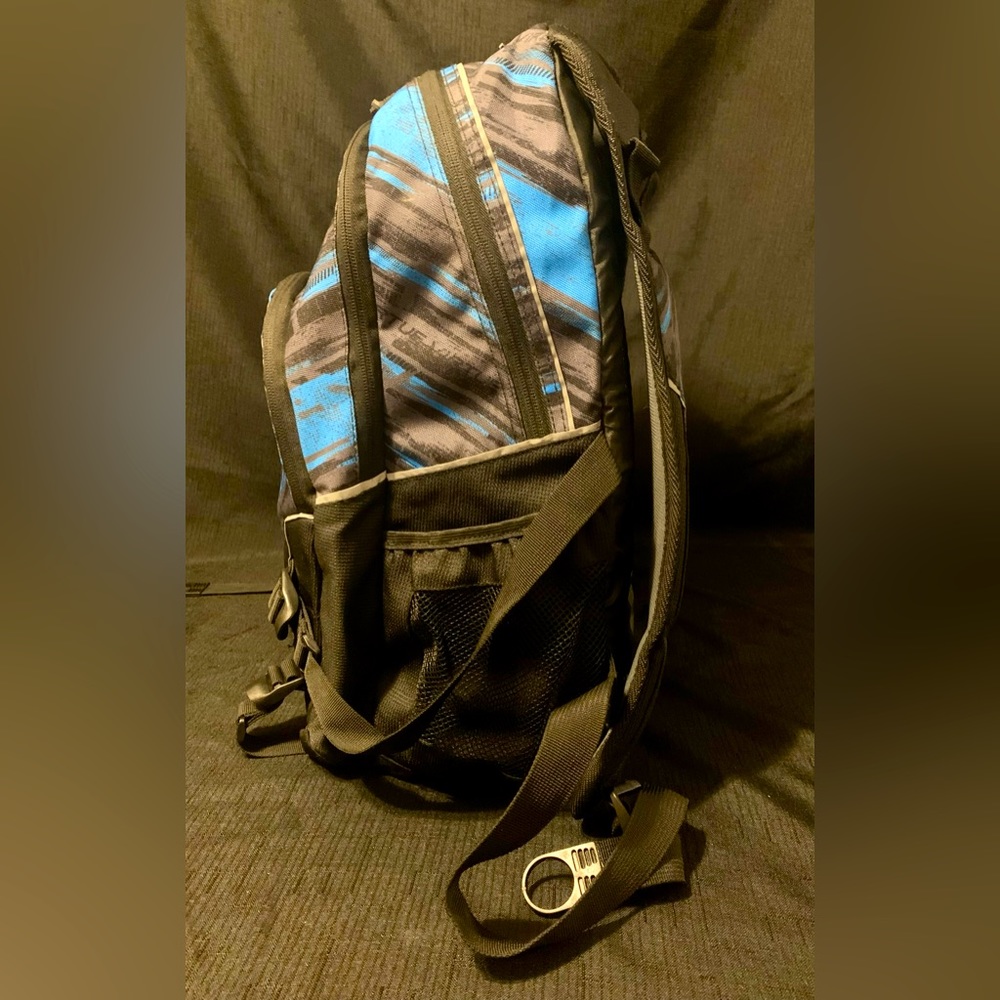 30 Liter Backpack - Picture 4 of 7